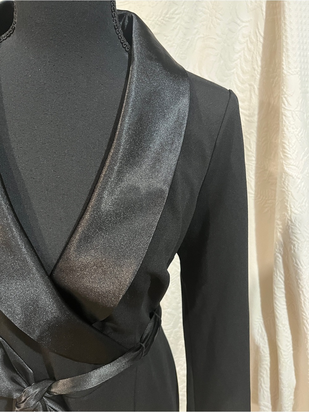 Eliza J Long Sleeve Tuxedo Gown, size 10, new with tags - Picture 4 of 15
